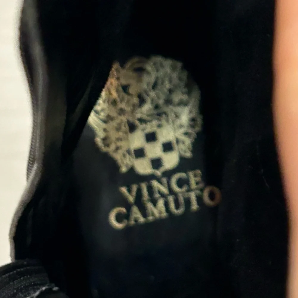 Vince Camuto Payatt Women's Quiet Luxury Black Leather Zipper‎ Ankle Boots